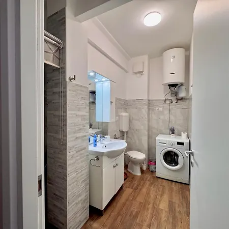 2 Passi Dal Mare & Parcheggio Privato アパート