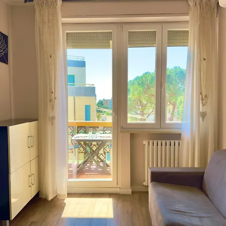 2 Passi Dal Mare & Parcheggio Privato アパート