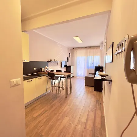 Appartamento 2 Passi Dal Mare&parcheggio Privato *